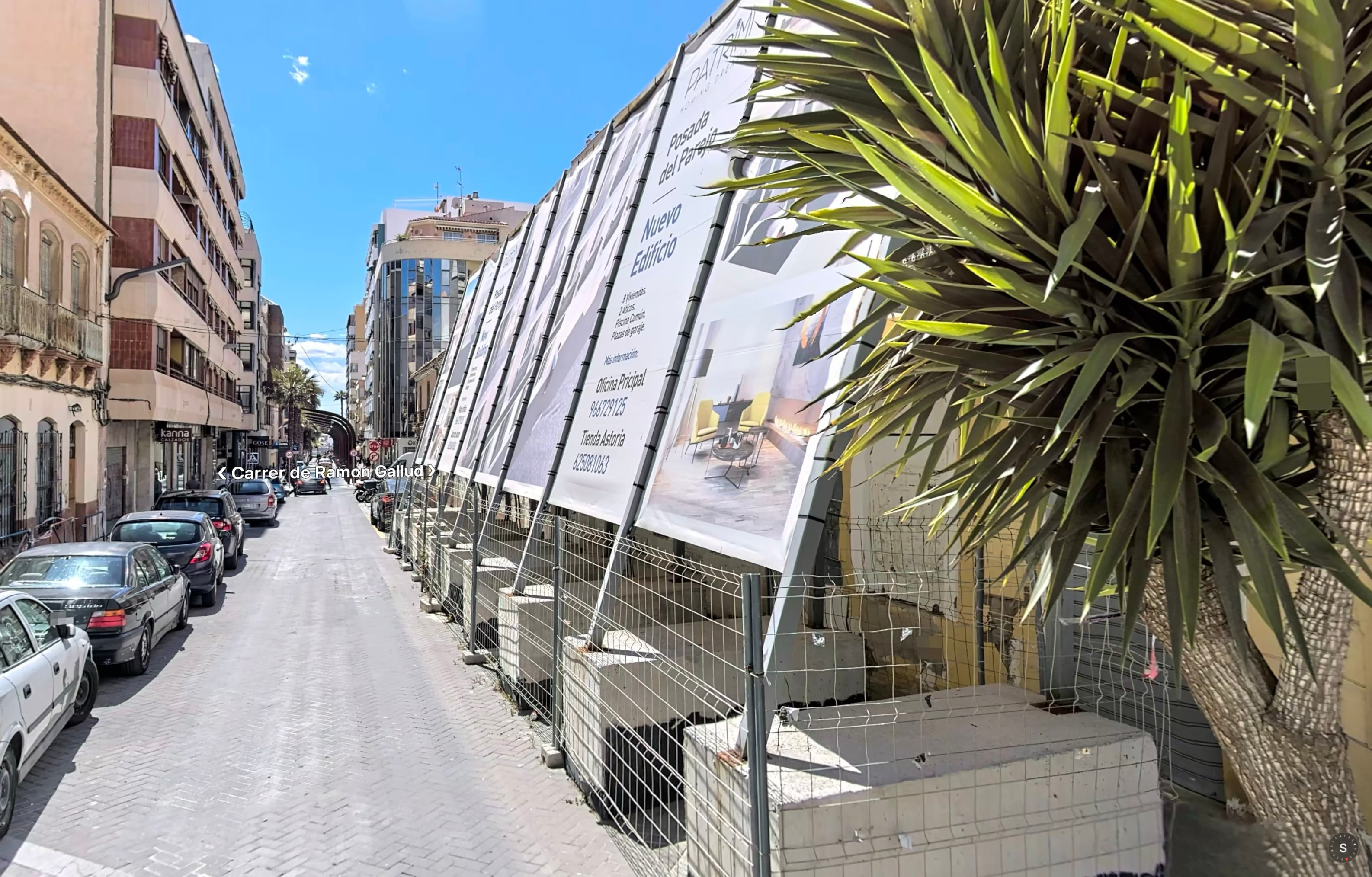 Central Torrevieja commercial building — view 2
