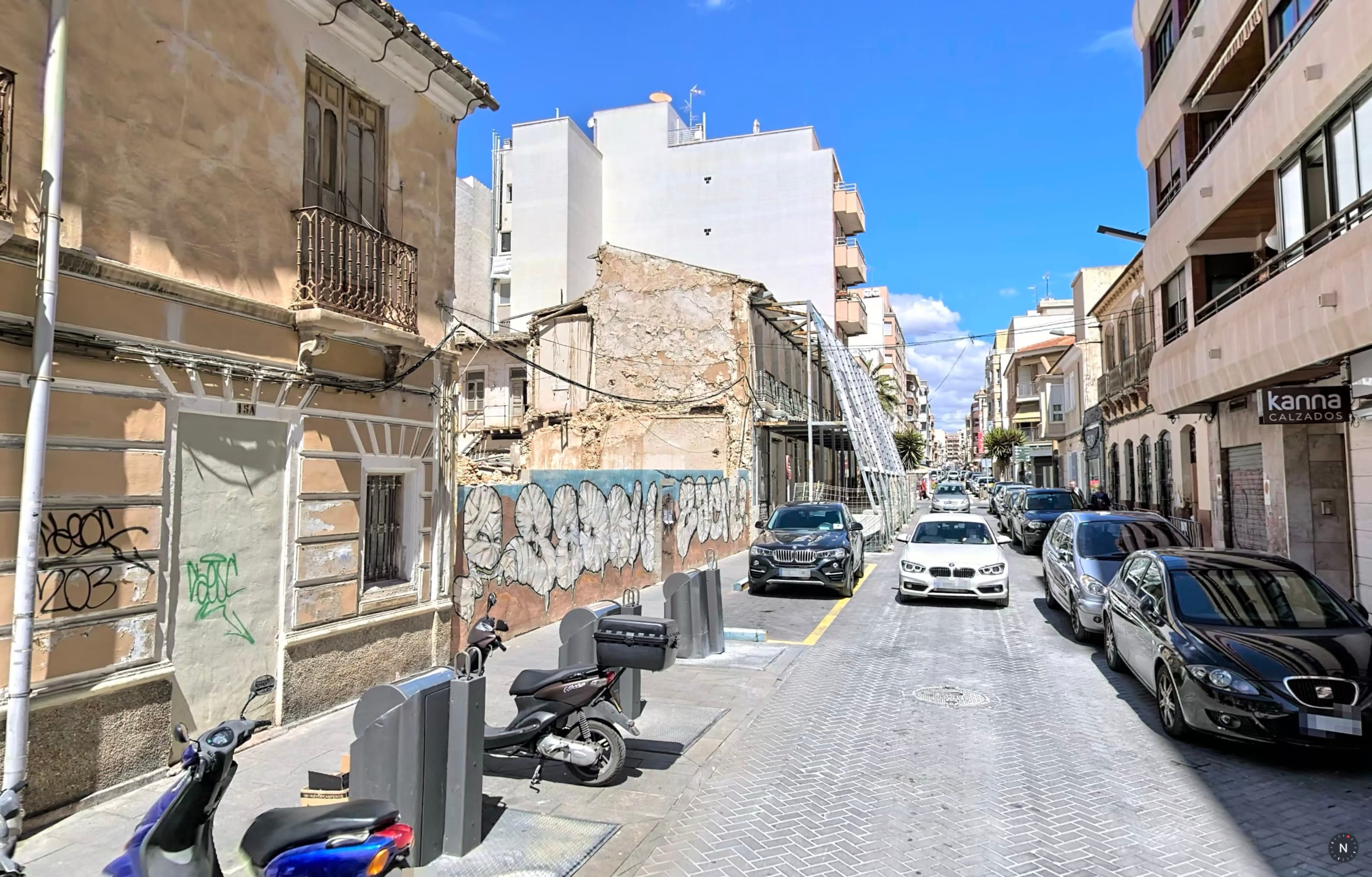 Central Torrevieja commercial building — view 3