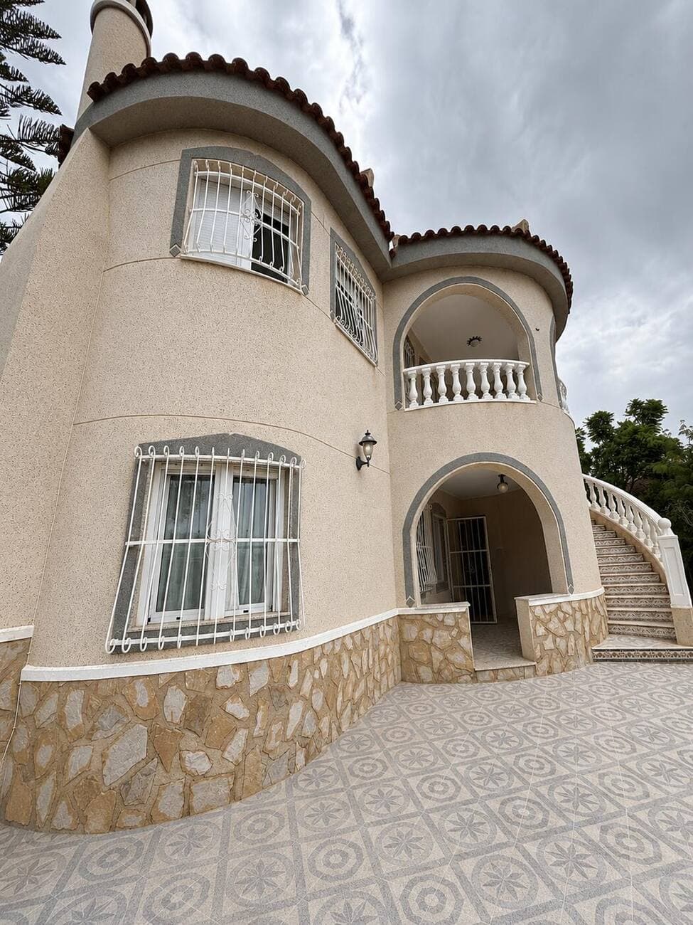 Curved façade and the external staircase to the upper floor